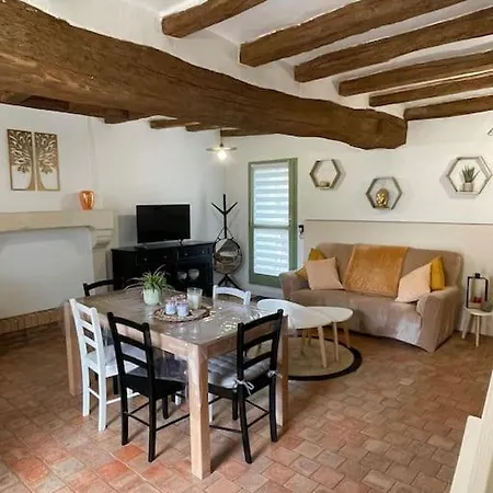 Maisons De Campagne. Vert. Nyaraló