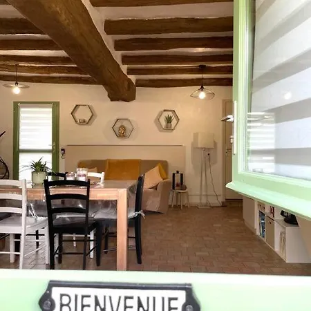 Maisons De Campagne. Vert.