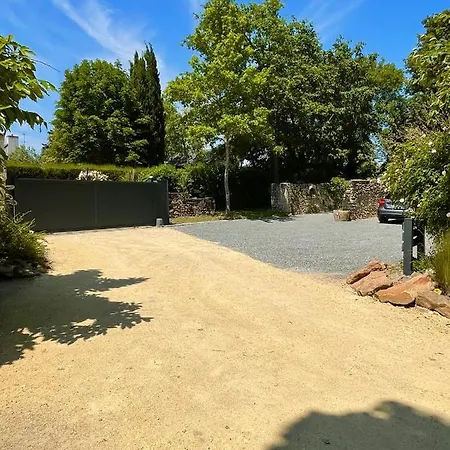 Maisons De Campagne. Vert. Semesterbostad *