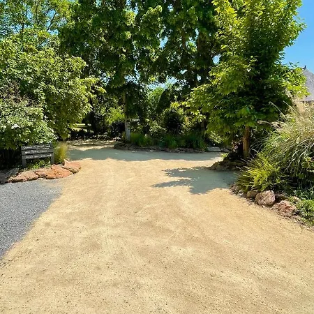 Maisons De Campagne. Vert.