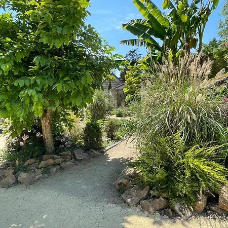 Maisons De Campagne. Vert. *