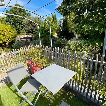 Maisons De Campagne. Vert. Semesterbostad *