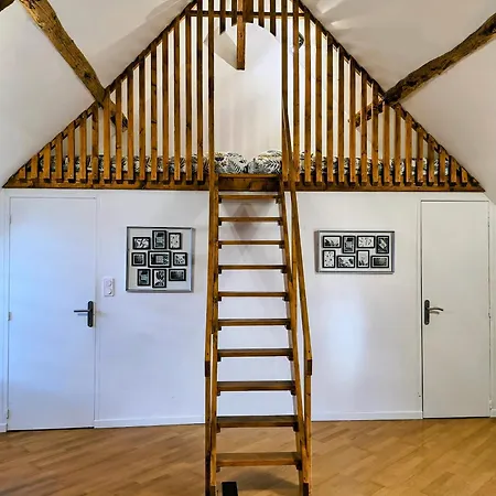 Maisons De Campagne. Vert. *