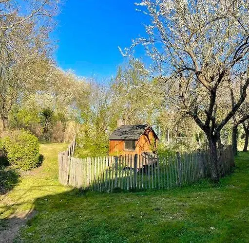 Maisons De Campagne. Vert. Tatil Evi