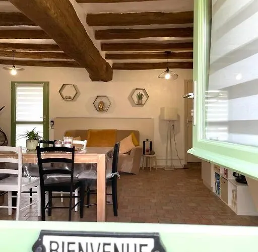 Maisons De Campagne. Vert.