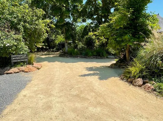 Maisons De Campagne. Vert.