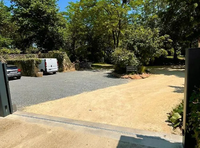 Maisons De Campagne. Vert.