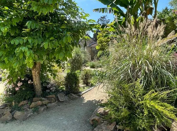 Maisons De Campagne. Vert. *